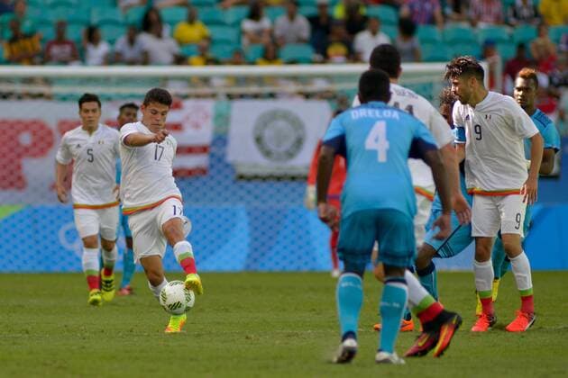 Rio 2016, Fußball, Fidschi - Mexiko Olympics 2016 Football Salvador SALVADOR, BA - 07.08.2016: OLYMPICS 2016 FOOTBALL SALVADOR - Mexico Arturo Gonzalez bid in the match between Mexico (MEX) and Fiji (FIJ) by Group C Olympic Men& 39;s Football Rio Olympics in 2016 in a match held at the Arena Fonte Nova alvador host city. (Photo: João Alvarez FotoFotoarena) x1173488x  Jo?oxAlvarez