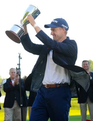 Friday August 7, 2016: Russell Knox on the 18th green for the trophy presentation after winning the 2016 Travelers Golf Championship at TPC River Highlands in Cromwell, Connecticut. CSM PGA Golf Herren 2016: Travelers Championship AUG 07 - ZUMAc04_