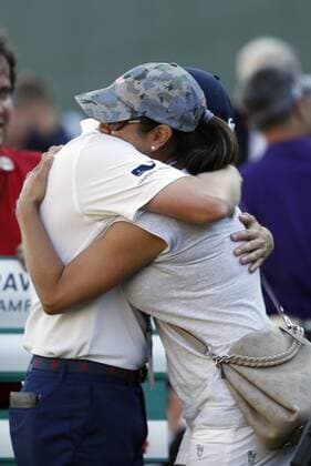 07 August 2016: Russell Knox hugs wife Andrea after winning the 2016 Travelers Championship at TPC River Highlands in Cromwell, Connecticut. (Photograph by Fred Kfoury III Icon Sportswire) GOLF: AUG 07 PGA Golf Herren - Travelers Championship - Final Round Icon482160807039 EDITORIAL USE ONLY