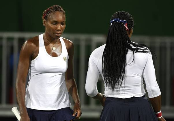 Bilder des Tages - SPORT (160807) -- RIO DE JANEIRO, Aug. 7, 2016 -- Venus Williams (L) and Serena Williams react during women s first round doubles tennis match against Czech Republic s Lucie Safarova Barbora Strycova at the 2016 Rio Olympic Games Olympische Spiele Olympia OS in Rio de Janeiro, Brazil, on Aug. 7, 2016. Venus Williams and Serena Williams lost 0-2.?Xinhua ?(xr) (SP)BRAZIL-RIO DE JANEIRO-OLYMPICS-TENNIS LiuxJie 