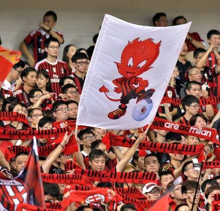 --FILE--Chinese football fans hold up banners to show support for AC Milan during the Shanghai match of the 2015 International Champions Cup China between AC Milan and Real Madrid in Shanghai, China, 30 July 2015. Former Italian prime minister Silvio Berlusconi agreed on Friday (5 August 2016) to sell soccer team AC Milan to a consortium of Chinese investors, ending his three decades of ownership of the seven-times European champions. Berlusconi s Fininvest family holding said on Friday it had signed a preliminary agreement valuing the club at 740 million euros including 220 million euros of debt. The Chinese investors, whose identity had not been disclosed during three months of negotiations, included development and investment fund Haixa Capital and Yonghong Li, chairman of management company Sino-Europe Sports Investment Management Changxing, the statement said. Chinese investors agree to buy AC Milan  20150730_45656