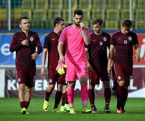 2. kolo prvni fotbalove ligy: FK Teplice - Sparta Praha 7. srpna v Teplicich. Hraci Sparty Praha po skonceni utkani, uprostred brankar Tomas Koubek. CTKPhotoP201608080711801  ZAV 11
