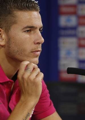 Atletico de Madrid s French defender Lucas Hernandez offers a press conference PK Pressekonferenz after the team s training session at the Wanda Sports City in Majadahonda, Spain, on 09 August 2016. Atletico de Madrid training session !ACHTUNG: NUR REDAKTIONELLE NUTZUNG!  20160809-636063380119350819
