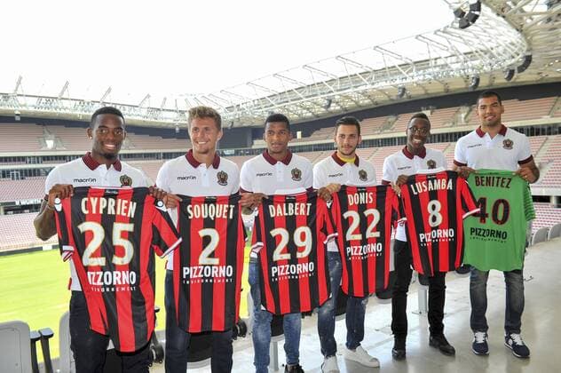 Fußball, OGC Nizza präsentiert Neuzugänge die Sechs neuen Neuzugang Präsentation - Walter Benitez - Arnaud Lusamba - Wylan Cyprien - Arnaud Souquet - Dalbert Henrique - Anastasios Donis FOOTBALL : Neuzugang Präsentation OGC Nice - Ligue 1 - 09 08 2016 NorbertScanella Panoramic 