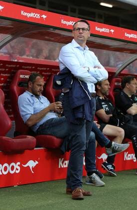 05.08.2016, Kaiserslautern Fussball, Fußball, 2. Bundesliga Saison 2016-2017, Fritz Walter Stadion, Betzenberg, 1. FC Kaiserslautern - Hannover 96 0:4 Geschaeftsfuehrer Martin Bader (Hannover96) - dahinter Sportlicher Leiter Christian Moeckel (Hannover96)