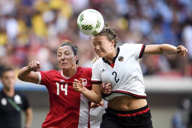 160809 Kanada s Melissa Tancredi und Deutschlands Josephine Henning i FOOTBALL Deutschland und Kanada 9 august 2016 OS i Brasilia.  Copyright: CARLxSANDIN BB160809CS021