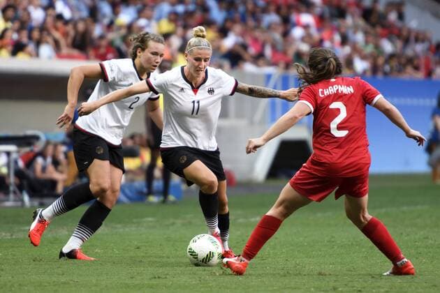 160809 Deutschlands Josephine Henning und Anja Mittag i FOOTBALL Deutschland und Kanada 9 august 2016 OS i Brasilia.  Copyright: CARLxSANDIN BB160809CS023