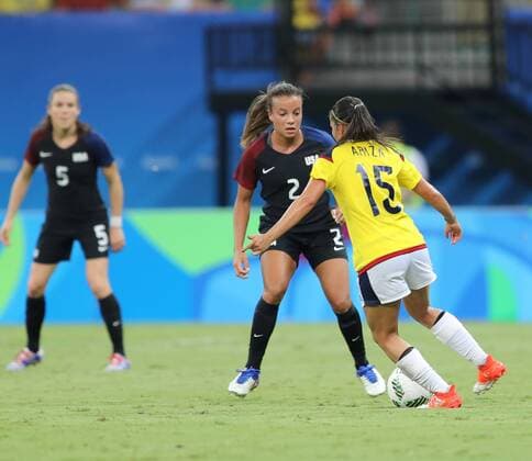Olympics 2016 Football Manaus MANAUS, AM - 09.08.2016: OLYMPICS 2016 FOOTBALL MANAUS - Tatiana Ariza dispute ball Pugh Mallory during the match between Colombia (COL) x United States (US) for the Group G game Olympic Women& 39;s FootbRll Rio Olympics 2016 held in Amazonia Arena in Manaus host city. (Photo: Emanuel Pires Fotoarena) x1176649x  EmanuelxPires