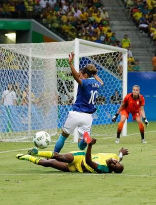 Olympics 2016 Football Manaus MANAUS, AM - 09.08.2016: OLYMPICS 2016 FOOTBALL MANAUS - Marta of Brazil dispute ball in the area of ??South Africa in the match between South Africa (RSA) vs. Brazil (BRA) by the game and the Olympic Football Women& 39;oup Rio Rio Olympics 2016 held in Amazonia Arena in Manaus host city. (Photo: Emanuel Pires Fotoarena) x1176687x  EmanuelxPires