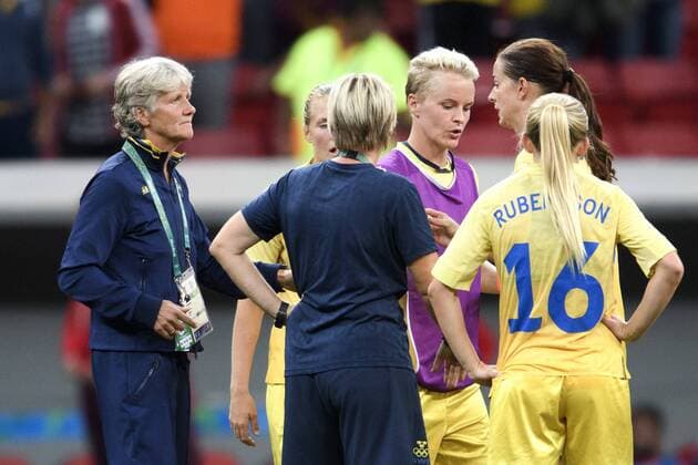 160809 Schweden s Pia Sundhage, Nilla Fischer und Lotta Schelin Fußball China vs Schweden 9 August 2016 OS i Brasilia.  Copyright: CARLxSANDIN BB160809CS091