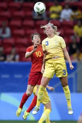 160809 China s Li Yang Schweden s Linda Sembrant Fußball China vs Schweden 9 August 2016 OS i Brasilia.  Copyright: CARLxSANDIN BB160809CS096