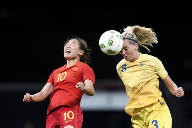 160809 China s Li Yang Schweden s Linda Sembrant Fußball China vs Schweden 9 August 2016 OS i Brasilia.  Copyright: CARLxSANDIN BB160809CS098