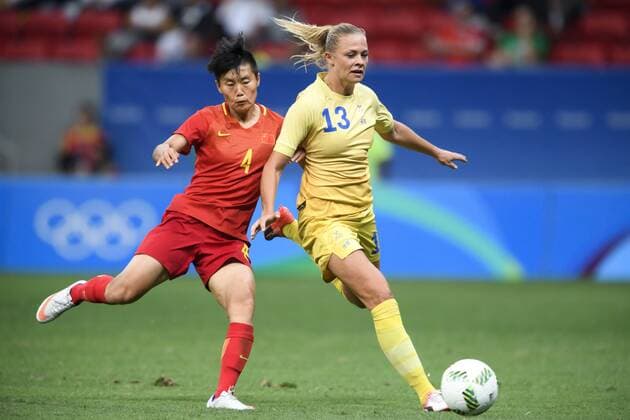160809 China s Chen Gao und Schweden s Fridolina Rolfö Fußball China vs Schweden 9 August 2016 OS i Brasilia.  Copyright: CARLxSANDIN BB160809CS103