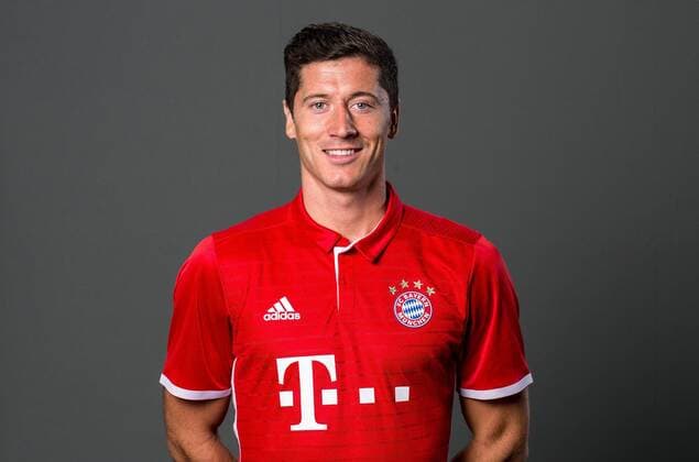 FUSSBALL 1. BUNDESLIGA SAISON 2016 2017 10.08.2016 Fototermin beim FC Bayern Muenchen: Robert Lewandowski