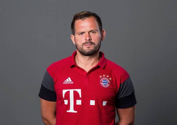 FUSSBALL 1. BUNDESLIGA SAISON 2016 2017 10.08.2016 Fototermin beim FC Bayern Muenchen: Torwarttrainer Toni Tapalovic