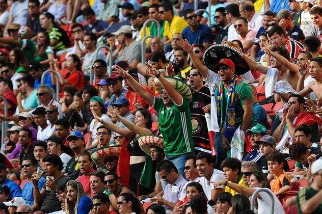 Mexico fans cheer on their team during their Olympic Games Olympische Spiele Olympia OS Rio 2016 Men s First Round Group C match at Mane Garrincha stadium in Rio de Janeiro, Brazil, 10 August 2016. EFE Andressa Anholete BRAZIL OUT SOUTH KOREA VS. MEXICO !ACHTUNG: NUR REDAKTIONELLE NUTZUNG!  RIO394 20160811-636064790228274285