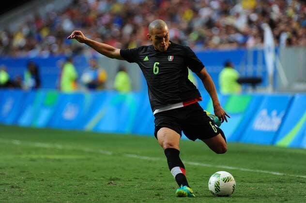 Mexico s Jorge Torres in action before South Korea during their Olympic Games Olympische Spiele Olympia OS Rio 2016 Men s First Round Group C match at Mane Garrincha stadium in Rio de Janeiro, Brazil, 10 August 2016. EFE Andressa Anholete BRAZIL OUT SOUTH KOREA VS. MEXICO !ACHTUNG: NUR REDAKTIONELLE NUTZUNG!  RIO512 20160811-636064799761746285