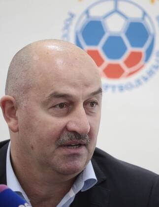 Bilder des Tages - SPORT MOSCOW, RUSSIA â€“ AUGUST 11, 2016: Stanislav Cherchesov, newly appointed head coach of the Russian men s national football team, speaks at a news conference following a meeting of the Executive Committee of the Russian Football Union. Mikhail Metzel TASS  TS02CA94