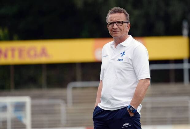 11.08.2016, xjhx, Fussball 1.Bundesliga, SV Darmstadt 98 Fototermin Saison 2016 2017, emspor emonline, v.l. Trainer Norbert Meier (SV Darmstadt 98) Darmstadt