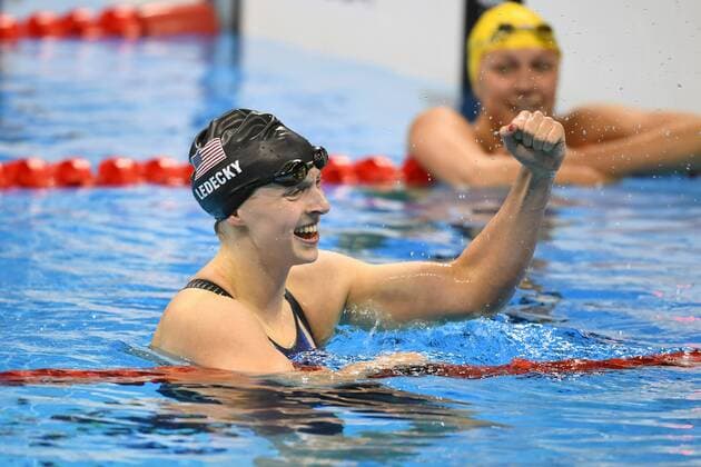 Katie LEDECKY (USA), Jubel,Freude,Begeisterung, 1. Platz, Goldmedaillengewinnerin, Gold, Goldmedaille, Olympiasiegerin, Aktion, Jubel, jubeln, Freude, cheers, 200m Freistil der Frauen, women. Schwimmen,Olympic Aquatics Center,am 09.08.2016. Olympische Sommerspiele 2016, vom 05.08. - 21.08.2016 in Rio de Janeiro Brasilien.