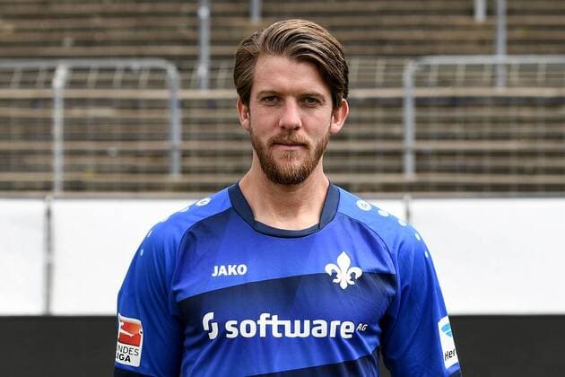 11.08.2016, xfux, Fussball GER 1.Bundesliga, SV Darmstadt 98 Fototermin, 1.BL PortraÌˆttermin Saison 2016 2017 emspor emonline deloka, Peter Niemeyer (SV Darmstadt 98) Darmstadt