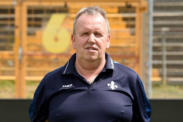 11.08.2016, xfux, Fussball GER 1.Bundesliga, SV Darmstadt 98 Fototermin, 1.BL PortraÌˆttermin Saison 2016 2017 emspor emonline deloka, Betreuer Utz Pfeiffer (SV Darmstadt 98) Darmstadt