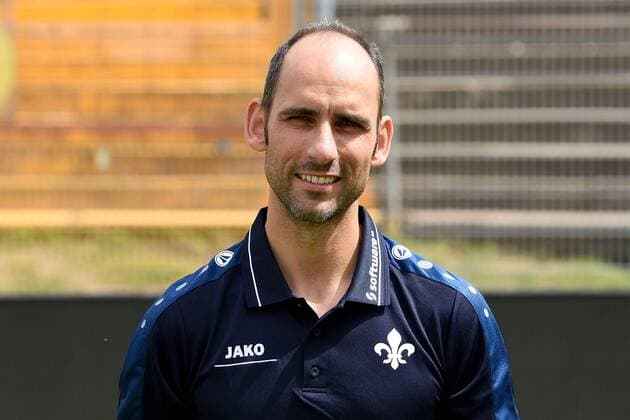 11.08.2016, xfux, Fussball GER 1.Bundesliga, SV Darmstadt 98 Fototermin, 1.BL PortraÌˆttermin Saison 2016 2017 emspor emonline deloka, Mannschaftsarzt Dr. Thomas Saltzer (SV Darmstadt 98) Darmstadt