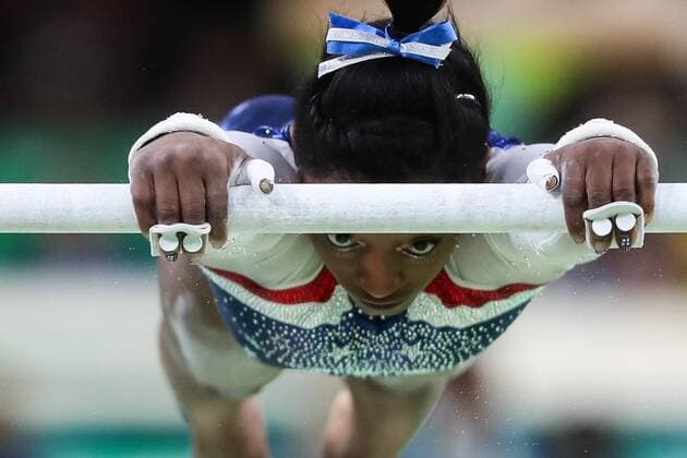 (160809) -- RIO DE JANEIRO, Aug. 9, 2016 -- Simone Biles of the United States of America competes during an uneven bars event of women s individual all-around of Artistic Gymnastics at the 2016 Rio Olympic Games Olympische Spiele Olympia OS in Rio de Janeiro, Brazil, on Aug. 9, 2016. Simone Biles won the gold medal. ) (xr) (SP)BRAZIL-RIO DE JANEIRO-OLYMPICS-GYMNASTICS ZhengxHuansong 