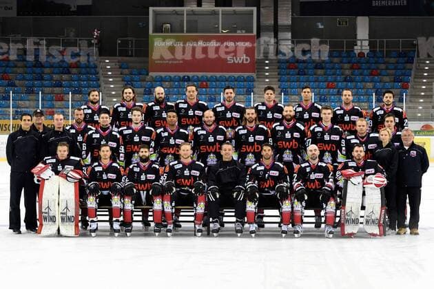 DEL, Fischtown Pinguins Bremerhaven Porträttermin GER, Portraits DEL 16 17 FISCHTOWN PINGUINS 05.08.2016, Eisarena, Bremerhaven, GER, Portraits DEL 16 17 FISCHTOWN PINGUINS, im Bild Teamfoto Mannschaftsfoto 2016 2017 Foto © nordphoto Scheer Local Caption nordphotox xScheer