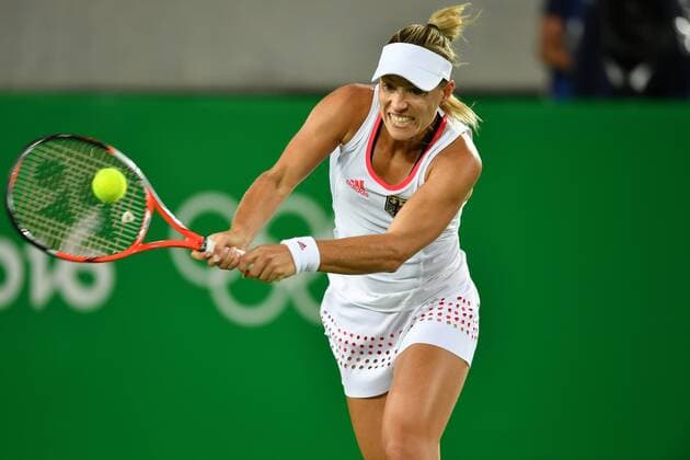 Angelique KERBER (GER), Aktion,Einzelbild,angeschnittenes Einzelmotiv,Halbfigur,halbe Figur. Tennis,Frauen,women,am 12.08.2016,Olympic Tennis Center, Olympische Sommerspiele 2016, vom 05.08. - 21.08.2016 in Rio de Janeiro Brasilien.