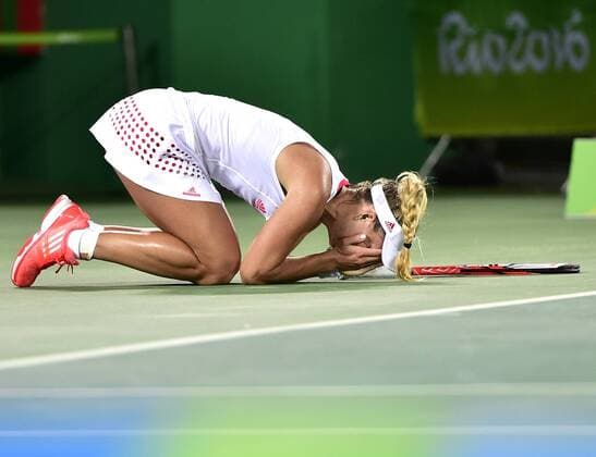Bilder des Tages - SPORT (160812) -- RIO DE JANEIRO, Aug. 12, 2016 -- Germany s Angelique Kerber reacts after winning against Madison Keys of the United States of America during the women s singles semifinal of tennis at the 2016 Rio Olympic Games Olympische Spiele Olympia OS in Rio de Janeiro, Brazil, on Aug. 12, 2016. Angelique Kerber won the match 2-0. ) (SP)BRAZIL-RIO DE JANEIRO-OLYMPICS-TENNIS YuexYuewei 