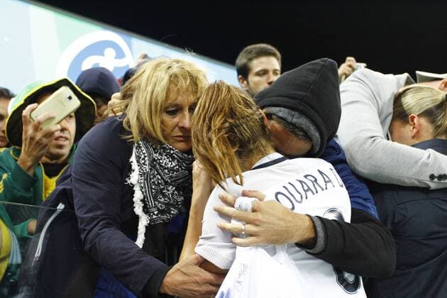 Rio 2016, Fußball Damen Viertelfinale, Kanda - Frankreich Olimp?ada Rio 2016 Futebol SP SÃO PAULO, SP - 12.08.2016: OLIMPÍADA RIO 2016 FUTEBOL SP - Players France mourn defeat with their families who were in the stands after the match between Canada (CAN) x France (FRA), valid for the quarterfinals of the Olympic Women& 39ootball, ll, the Rio 2016 Olympic Games Olympische Spiele Olympia OS held at the Arena Corinns, the host city of Sao Paulo. (Photo: AloiAloisio Mauricio Fotoarena) x1180791x  AloisioxMauricio