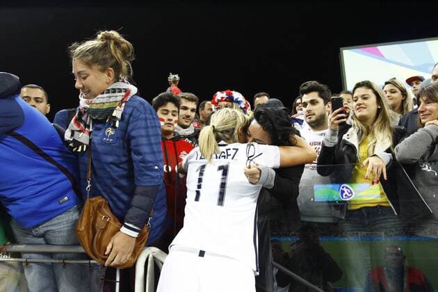 Rio 2016, Fußball Damen Viertelfinale, Kanda - Frankreich Olimp?ada Rio 2016 Futebol SP SÃO PAULO, SP - 12.08.2016: OLIMPÍADA RIO 2016 FUTEBOL SP - Players France mourn defeat with their families who were in the stands after the match between Canada (CAN) x France (FRA), valid for the quarterfinals of the Olympic Women& 39ootball, ll, the Rio 2016 Olympic Games Olympische Spiele Olympia OS held at the Arena Corinthians, the host city of Sao Paulo. (Photo: Aloisio Mauricio Fotoarena) x1180796x  AloisioxMauricio