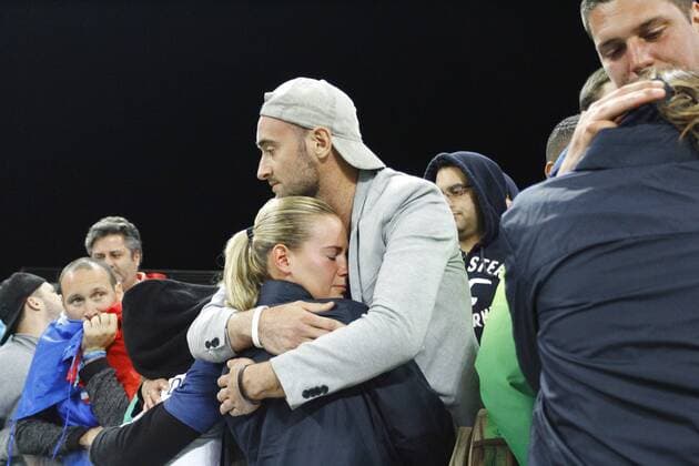 Rio 2016, Fußball Damen Viertelfinale, Kanda - Frankreich Olimp?ada Rio 2016 Futebol SP SÃO PAULO, SP - 12.08.2016: OLIMPÍADA RIO 2016 FUTEBOL SP - Players France mourn defeat with their families who were in the stands after the match between Canada (CAN) x France (FRA), valid for the quarterfinals of the Olympic Women& 39ootball, ll, the Rio 2016 Olympic Games Olympische Spiele Olympia OS held at the Arena Corinns, the host city of Sao Paulo. (Photo: AloiAloisio Mauricio Fotoarena) x1180798x  AloisioxMauricio