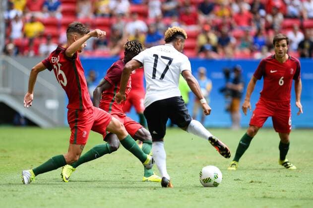 German Serge Gnabry (2R) in action before Portugal during their Olympic Games Olympische Spiele Olympia OS Rio 2016 Men s Quarterfinal match at Mane Garrincha Stadium in Brasilia, Brazil, 13 August 2016. BRAZIL OUT GERMANY VS BRAZIL !ACHTUNG: NUR REDAKTIONELLE NUTZUNG!  RIO2053 20160814-636067391198146115