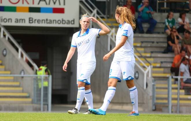 14.08.2016 xcex Deutschland, Frankfurt, Fussball, Frauenfussball, Vorbereitung Allianz Frauen-Bundesliga Saison 2016 2017 Testspiel zwischen dem 1. FFC Frankfurt und der TSG Hoffenheim Kristin Demann und Tamar Dongus (Hoffenheim)