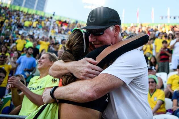 Kira Walkenhorst feiert mit Trainer Juergen Wagner im Beachvolleyball Viertelfinale bei den olympischen Sommerspiele 2016 am 14.08.2016, Rio de Janeiro Copyright: xSchueler Eibner-Pressefotox EP_JSE