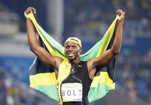 Olympics: Bolt wins 3rd consecutive 100m gold Usain Bolt holds up the Jamaican flag as he celebrates his victory in the men s 100 meters at the Rio de Janeiro Olympics on Aug. 14, 2016. Bolt won with a time of 9.81 seconds, becoming the first man to win the event at three consecutive Olympic Games Olympische Spiele Olympia OS 