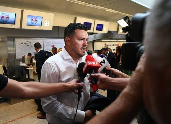 SOCCER - UEFA CL quali, Zagreb vs RBS SALZBURG,AUSTRIA,15.AUG.16 - SOCCER - UEFA Champions League, qualification, GNK Dinamo Zagreb vs Red Bull Salzburg, preview, departure from the Salzburg airport. Image shows head coach Oscar Garcia (RBS). GEPAxpictures xFelixxRoittner