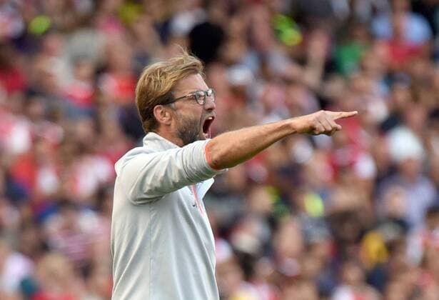14.08.2016, xhbx, Fussball Barclays Premier League, FC Arsenal London - FC Liverpoolf, emspor v.l. Trainer Juergen Klopp (Liverpool FC) gibt Anweisungen ans Team. London