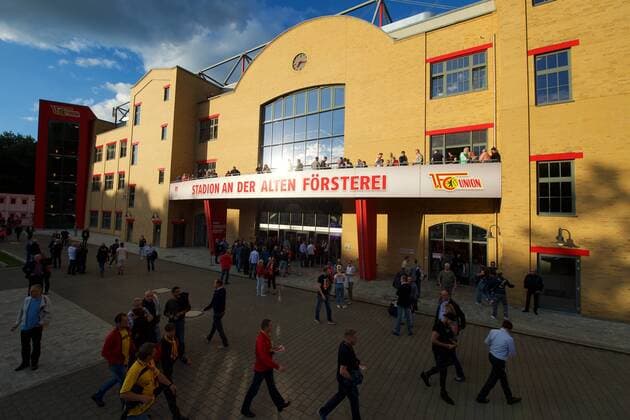 Fussball Berlin 15.08.2016 2. Bundesliga Union Berlin - Dynamo Dresden 2:2 Stadion Alte Försterei Sportstätte Außenansicht VIP Eingang Haupteingang