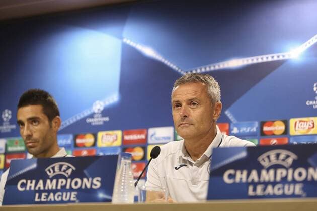 Villarreal FC s head coach Fran Escriba (R) and midfielder Bruno Soriano (L) during the press conference PK Pressekonferenz held at El Madrigal stadium in Villarreal, Castellon, eastern of Spain on 16 August 2016 on the eve of the UEFA Champions League playoff first leg match between AS Monaco and Villareal. Villarreal FC s press conference !ACHTUNG: NUR REDAKTIONELLE NUTZUNG!  20160816-636069640568058013