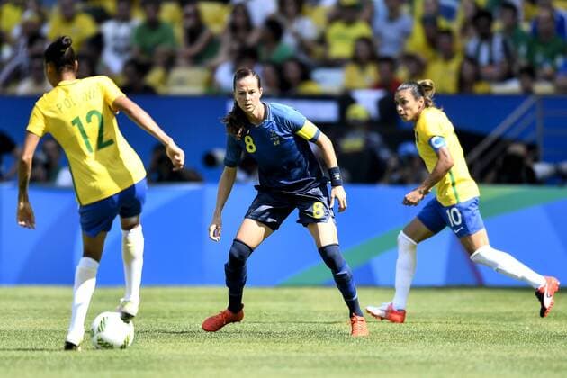 Rio 2016, Fußball, Damen, Brasilien - Schweden Brasiliens Poliana und Marta und Schweden s Lotta Schelin im Halbfinale Fußball Brasilien - Schweden Olympische Spiele in Rio de Janeiro 2016.  Copyright: CARLxSANDIN BB160816CS017