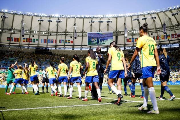 Olympics 2016 Football RJ RIO DE JANEIRO, RJ - 16.08.2016: OLYMPICS 2016 FOOTBALL RJ - The teams take the field during the dispute between Brazil (BRA) and Sweden (SWE) the semifinal of the Olympic Women& 39;s Foot Rll Rio Olympics 2016 held at Maracana Stadium in the host city Rio de Janeiro. x1185180x  MarcoxGalv?o