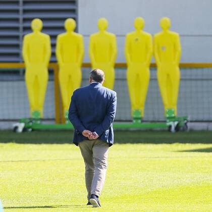 Bilder des Tages - SPORT Manager Klaus Allofs (VfL Wolfsburg) - 1. Fussball Bundesliga Saison 2016-2017 Training VfL Wolfsburg am VfL Center in Wolfsburg - Deutschland, Fussball, Mann, Maenner,16.08.2016