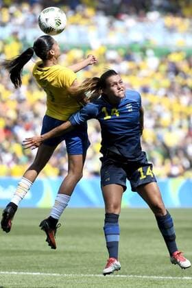 Rio 2016, Fußball, Damen, Brasilien - Schweden Brasiliens Andressa Alves und Schweden s Emilia Appelqvist im Halbfinale Fußball Brasilien - Schweden Olympische Spiele in Rio de Janeiro 2016.  Copyright: CARLxSANDIN BB160816CS026
