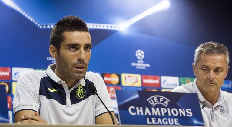 Villarreal FC s midfielder Bruno Soriano (L) and head coach Fran Escriba (R) during the press conference PK Pressekonferenz held at El Madrigal stadium in Villarreal, Castellon, eastern of Spain on 16 August 2016 on the eve of the UEFA Champions League playoff first leg match between AS Monaco and Villareal. Villarreal FC s press conference !ACHTUNG: NUR REDAKTIONELLE NUTZUNG!  20160816-636069715709342378
