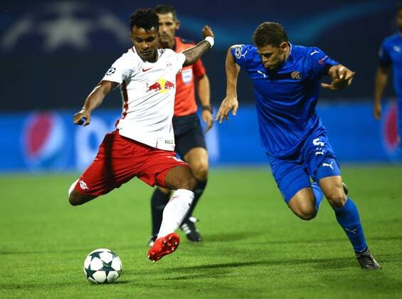 SOCCER - UEFA CL quali, Zagreb vs RBS ZAGREB,CROATIA,16.AUG.16 - SOCCER - UEFA Champions League, Play-off qualification, GNK Dinamo Zagreb vs Red Bull Salzburg. Image shows Valentino Lazaro (RBS) and Jonas (Zagreb). GEPAxpictures xFelixxRoittner