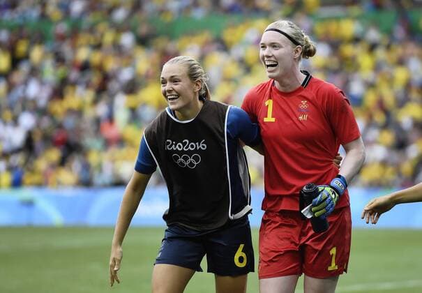 Rio 2016, Fußball, Damen, Schweden zieht ins Finale ein Schweden s Magdalena Ericsson und Keeper Hedvig Lindahl Halbfinale Brasilien - Schweden Olympische Spiele in Rio de Janeiro.  Copyright: CARLxSANDIN BB160816CS044
