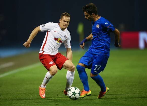 SOCCER - UEFA CL quali, Zagreb vs RBS ZAGREB,CROATIA,16.AUG.16 - SOCCER - UEFA Champions League, Play-off qualification, GNK Dinamo Zagreb vs Red Bull Salzburg. Image shows Christian Schwegler (RBS) and Anlexandru Matel (Zagreb). GEPAxpictures xFelixxRoittner